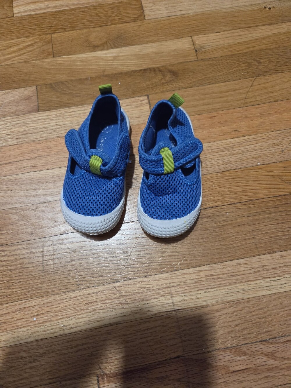 Cat & Jack Blue Mesh Water Shoes with Lime Accent / Size 5